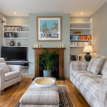 Quaint 2 Bedroom Flat - 9 Minutes Walk To Vauxhall Tube